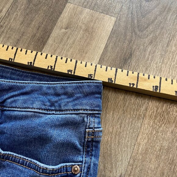 Seven7 Cutoff Denim Shorts Size 10 - Picture 5 of 7